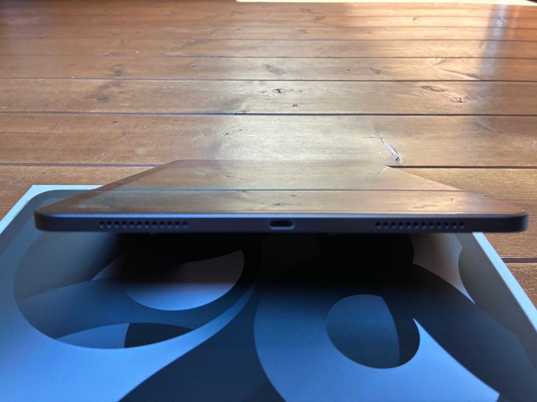 美品⭐︎iPad Air（第5世代） A2588 M1チップ 64GB ケース付