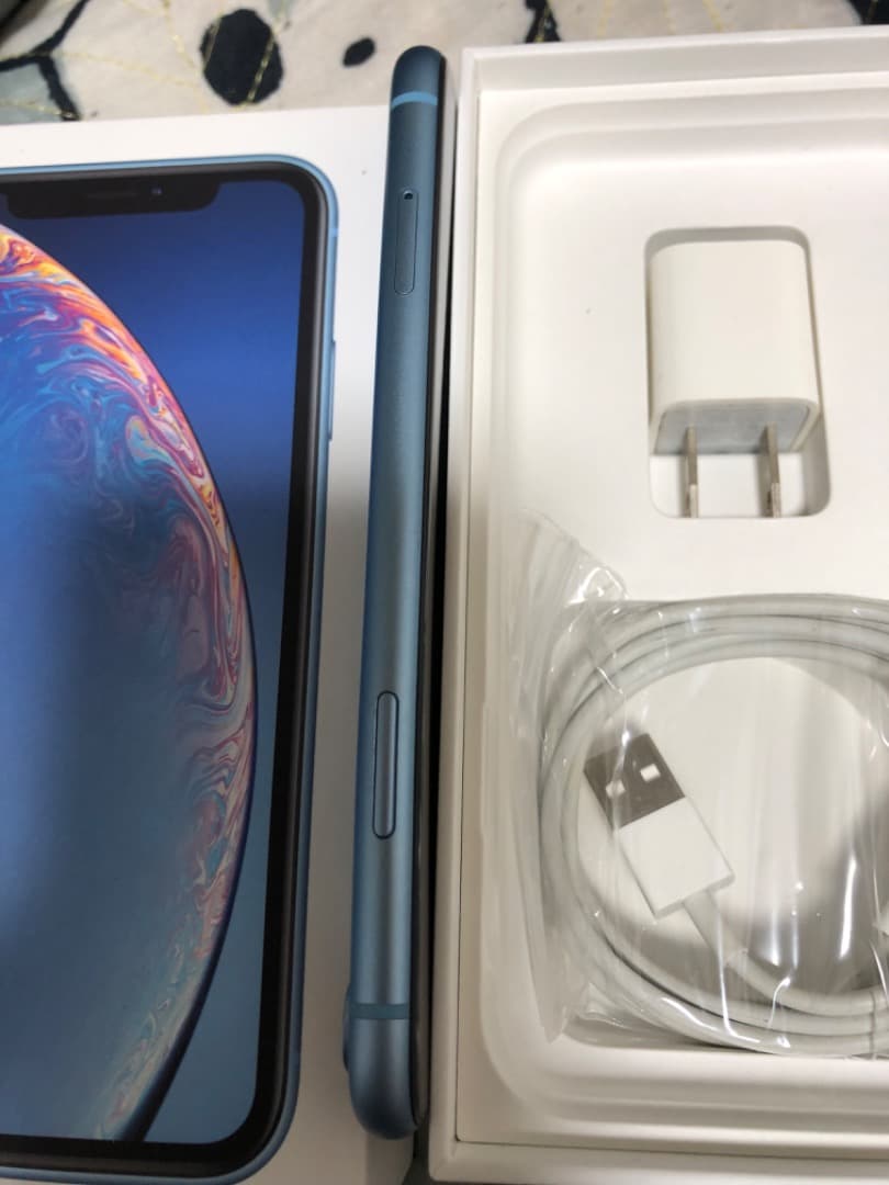 スマートフォン本体 IPhone XR 64 gb