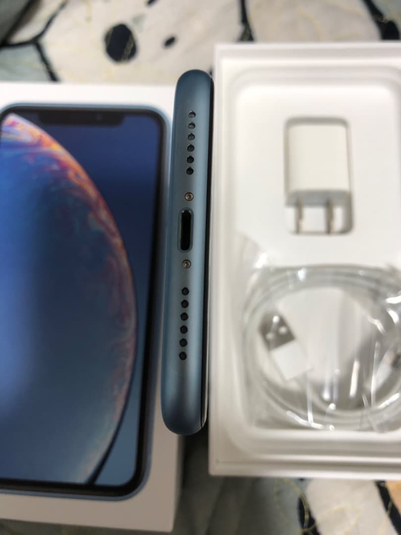 スマートフォン本体 IPhone XR 64 gb