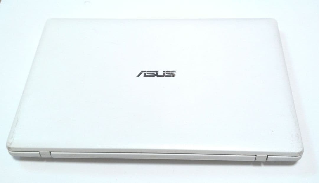 ASUS 軽量薄型ノートパソコン X200M ホワイト 持ち運び便利 動作確認済
