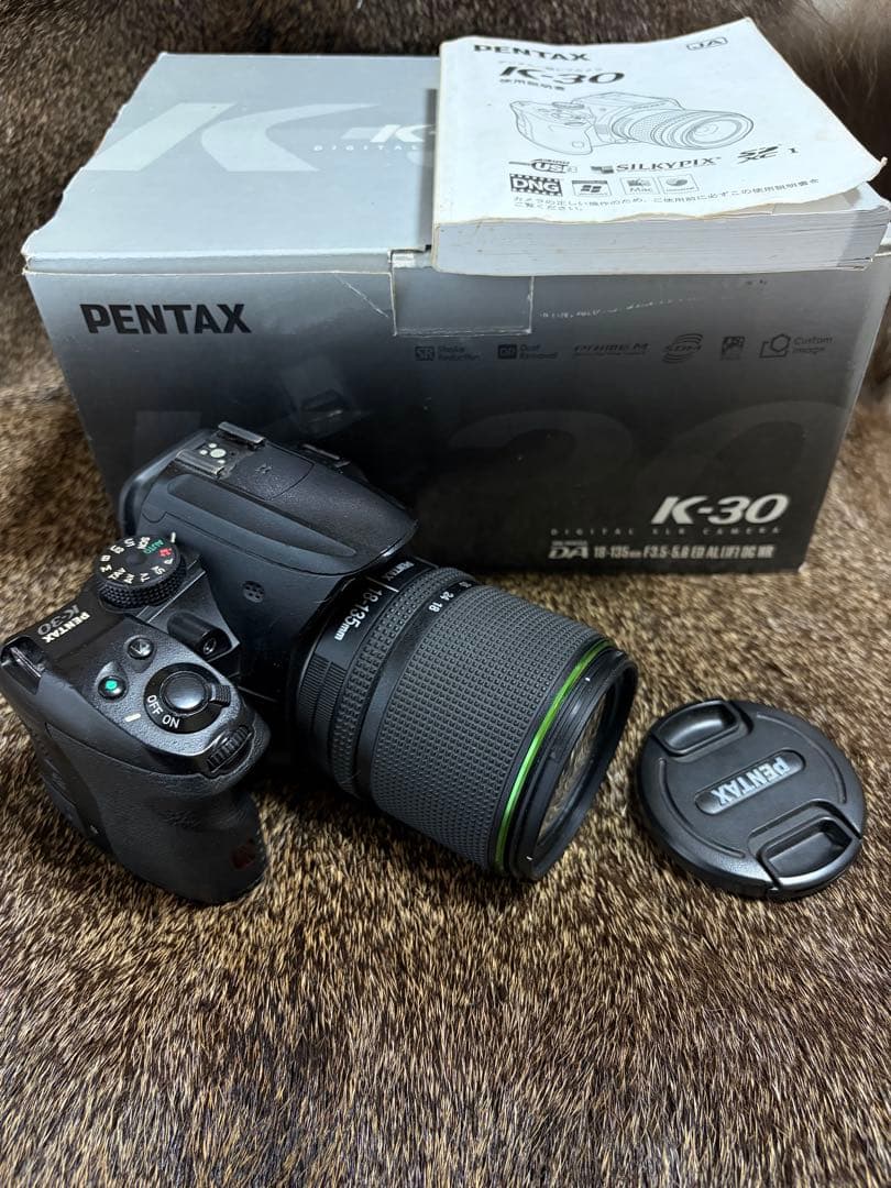 ペンタックス　k30+DA18-135 f3.5-5.6 レンズキット