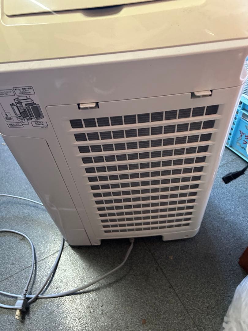 シャープ　加湿空気清浄機　KCーB40-W