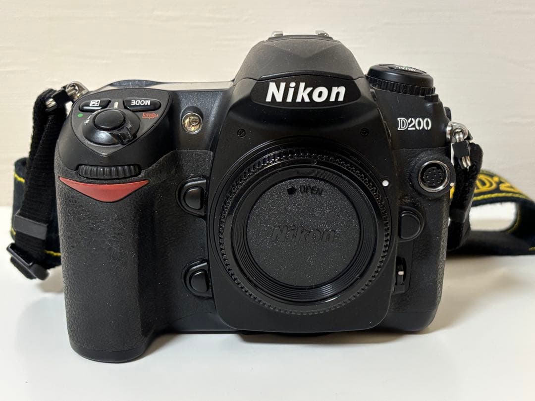 Nikon D200 デジタル一眼レフ& AF Zoom-Nikkorレンズ