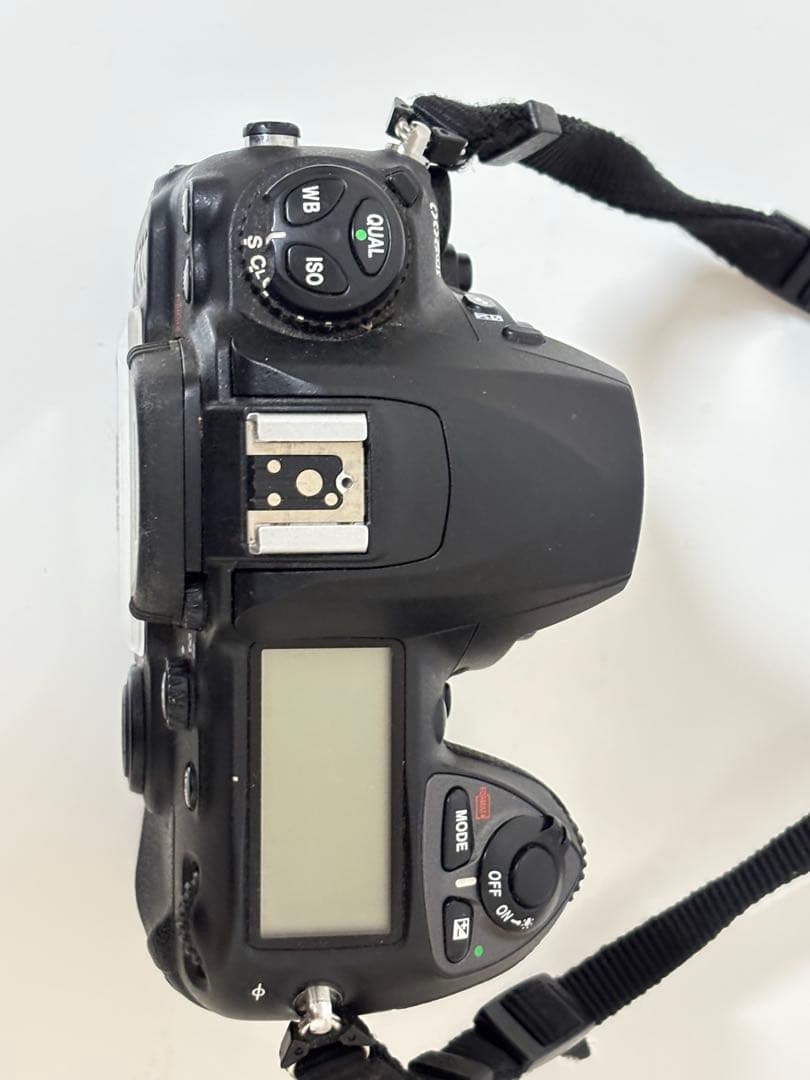Nikon D200 デジタル一眼レフ& AF Zoom-Nikkorレンズ