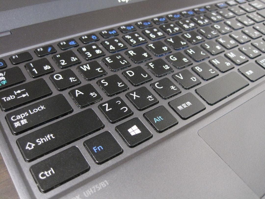軽量761g！Corei5-7200U LIFEBOOK UH75/B1