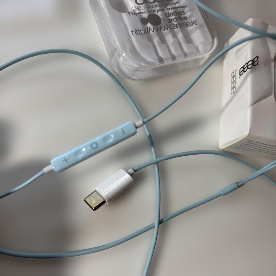 aeae 有線イヤフォン　水色　アイスブルー　韓国　USB-C イヤホン