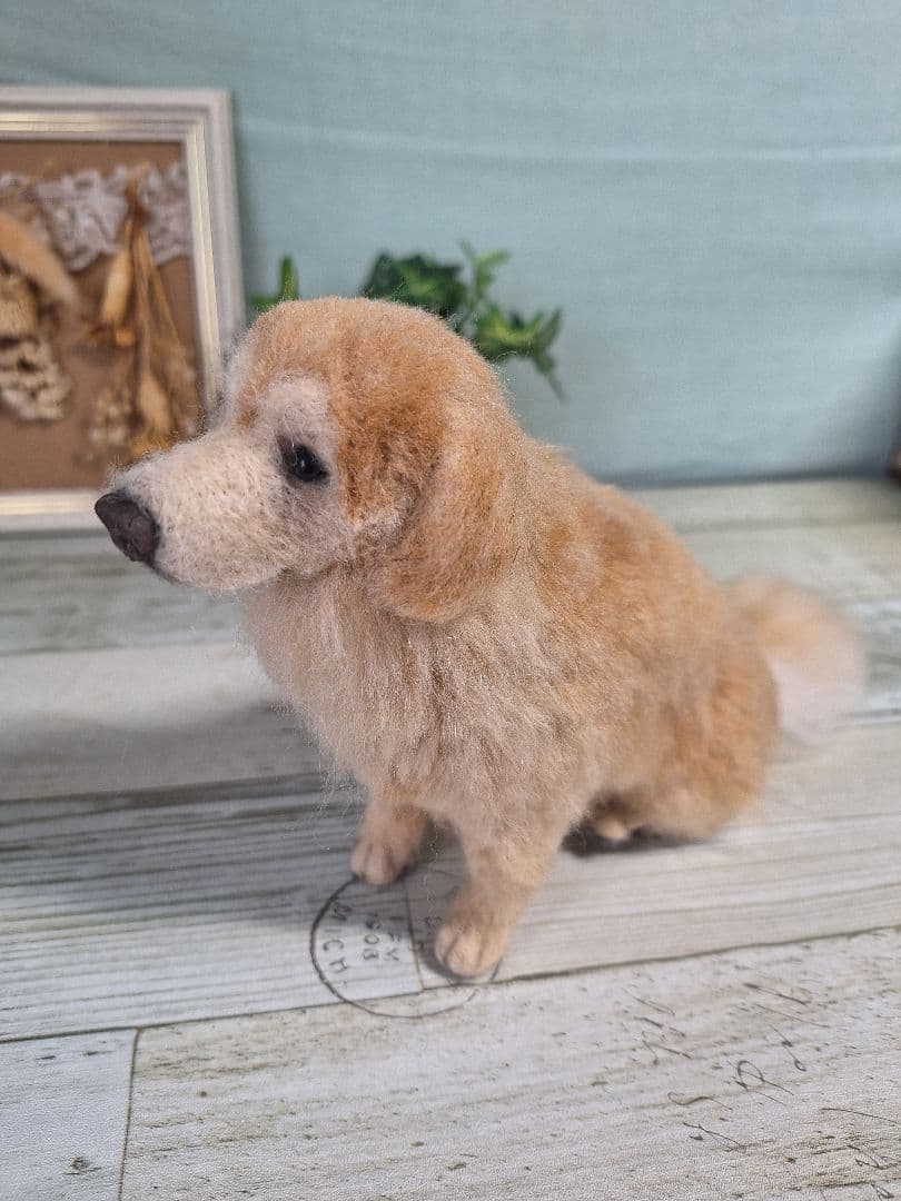フェルト製犬の置物 約15cm ベージュ