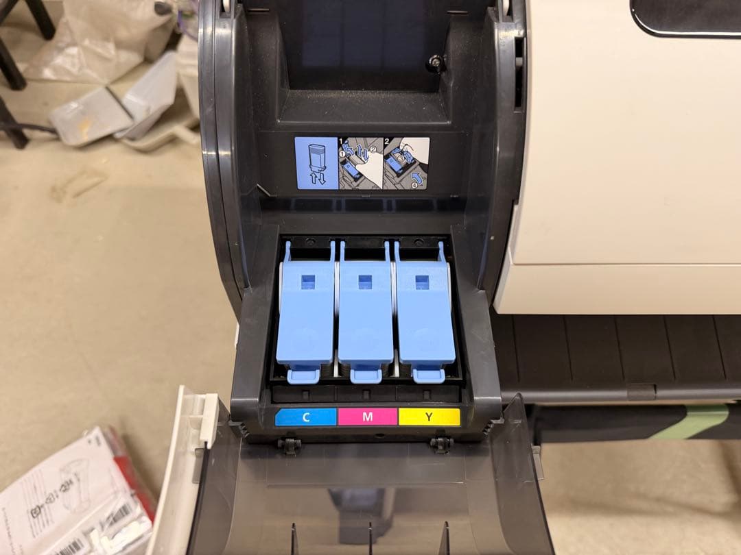 Canon iPF670 インクジェットプリンター 本体とインクカートリッジ