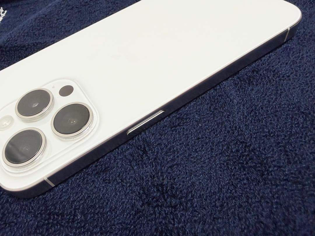 iPhone 15 Pro ホワイトチタニウム 【訳あり】