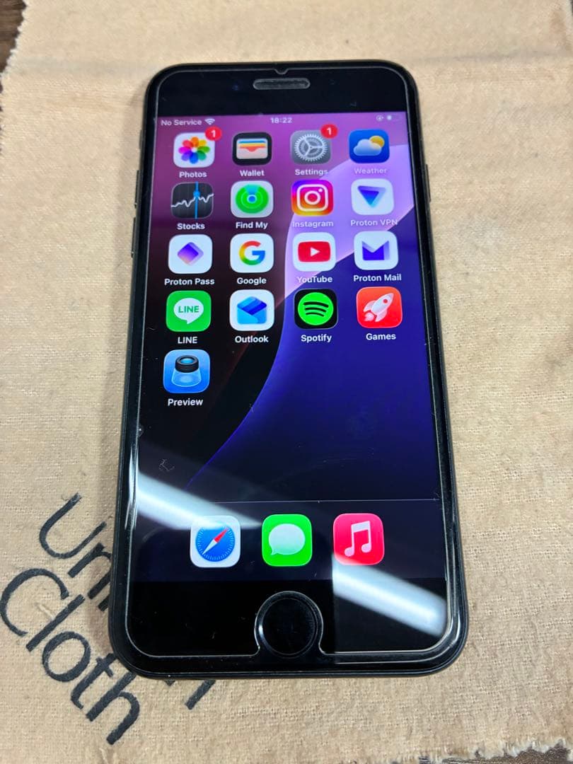 iPhone SE第3世代　SIMフリー　128GB 背面割れ　ジャンク