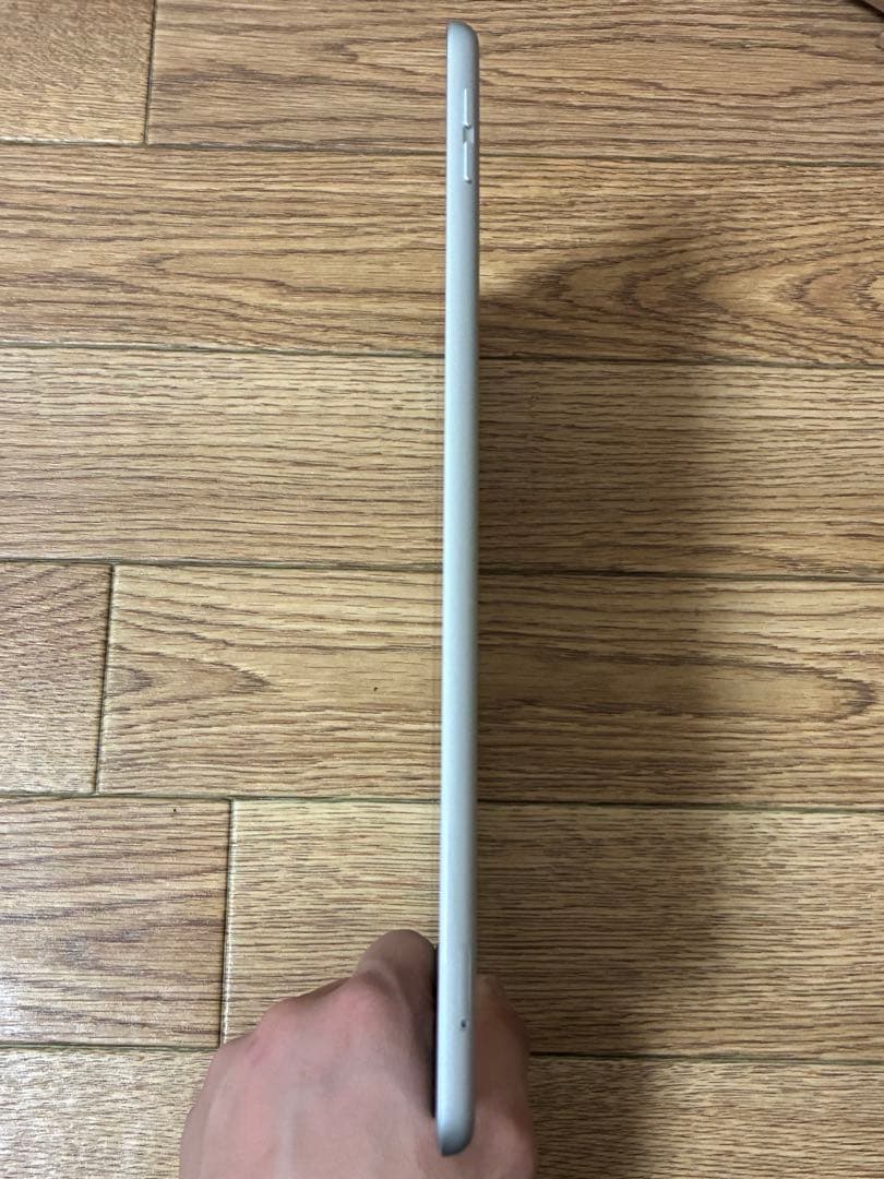 ちぃこApple iPad 9世代　64GB シルバー　セルラー 超美品