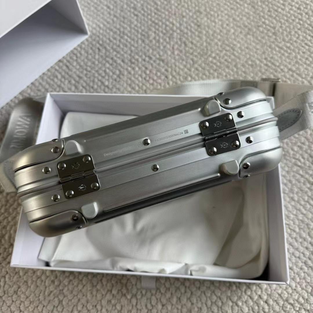 RIMOWA アルミニウム製小型バッグ