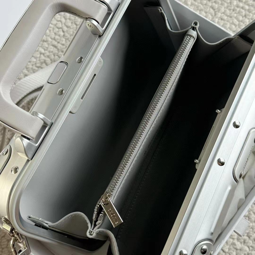RIMOWA アルミニウム製小型バッグ