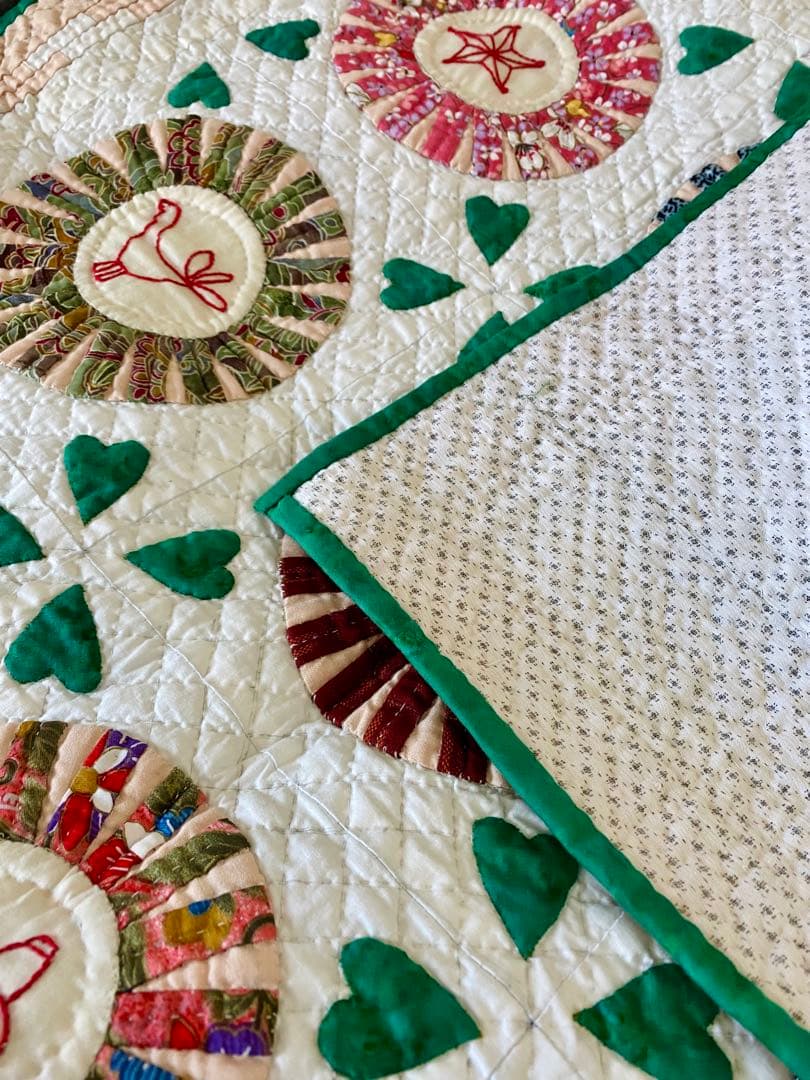 ハンドメイドパッチワーク（ハートと刺繍）