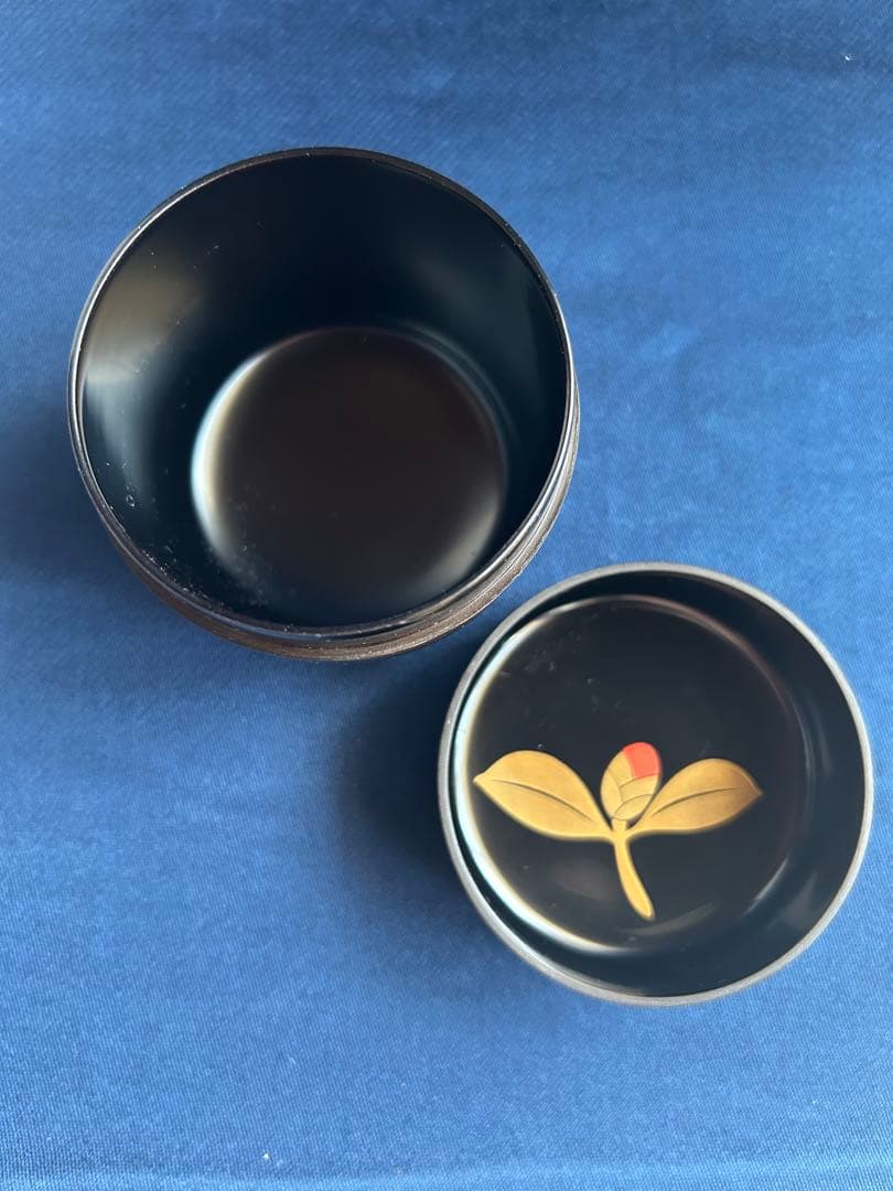 茶道具 棗 螺鈿 漆器 金蒔絵 漆芸 伝統工芸品 椿花柄 (蓋の裏に絵柄有り)
