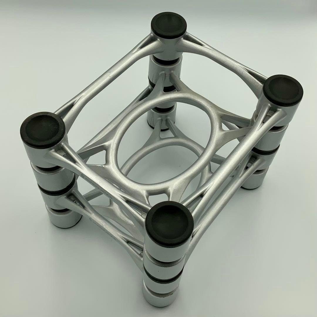 IsoAcoustics スピーカースタンド シルバー