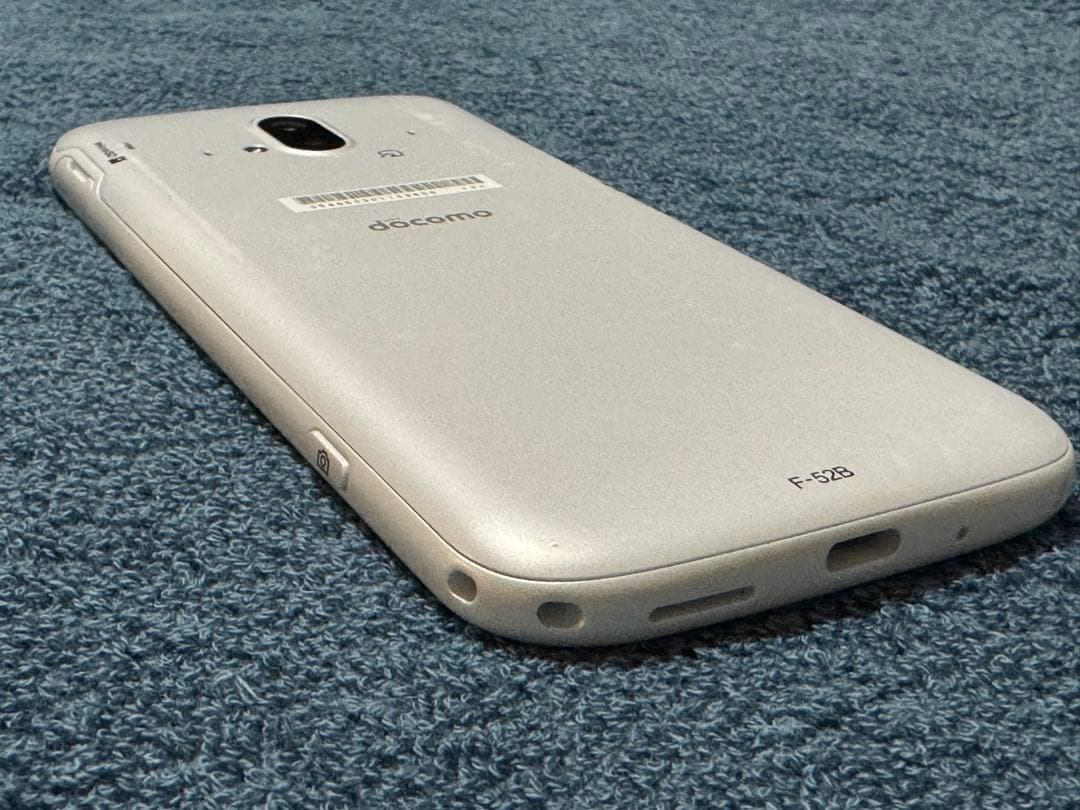 No1200 らくらくスマートフォン F-52B SIMフリー 充電ケーブル付