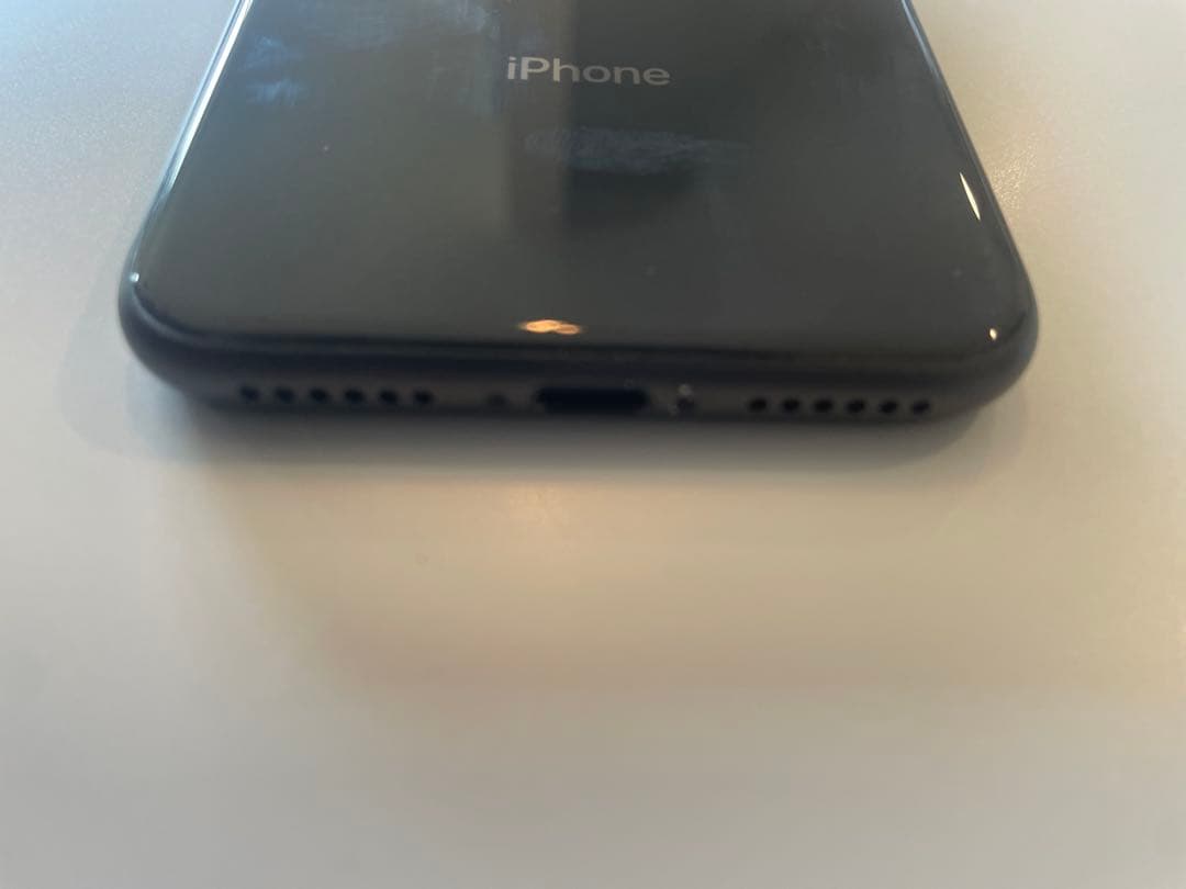 お*じ様 Apple iPhone 8ブラック　64GB