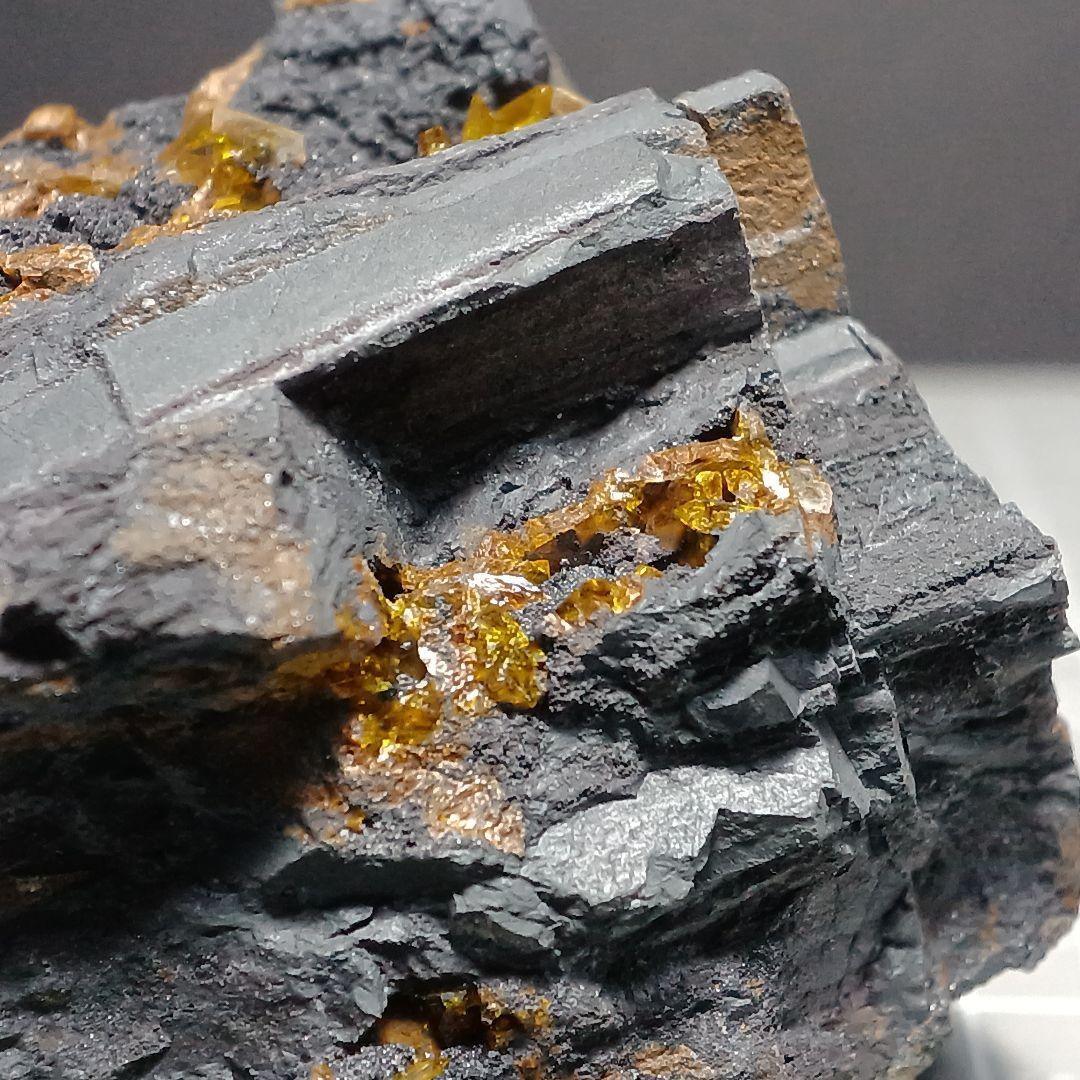 バナチ　スタルマナイト　原石　スツルマン石　Sturmanite　鉱物標本