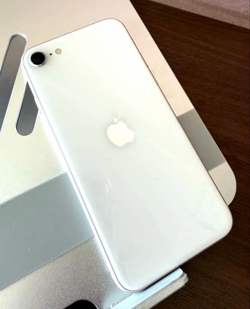 iPhone SE (第3世代) 64GB（白 / 80%）