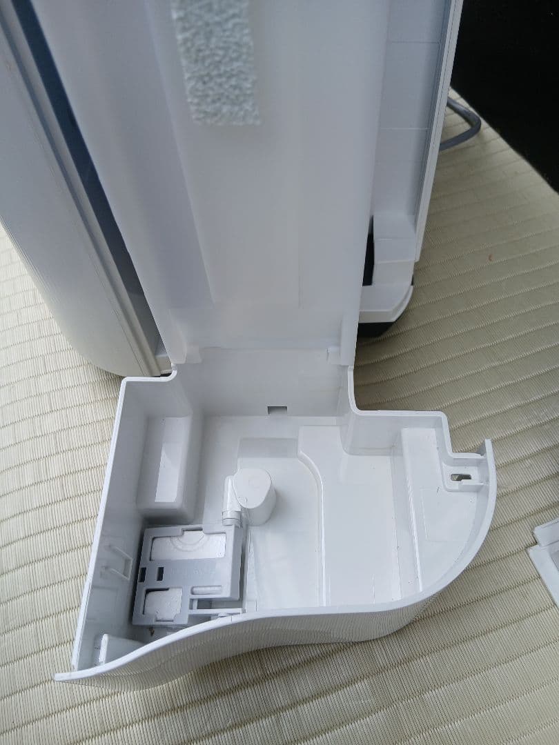 シャープ　プラズマプラスター7000搭載加湿空気清浄機・KCーS500Yホワイト