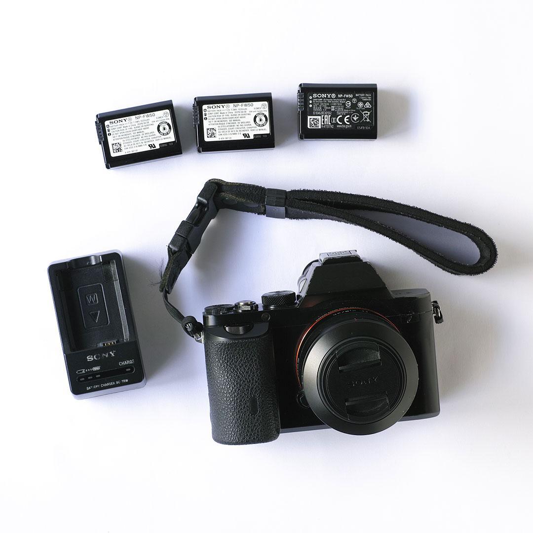 カメラとレンズのセット：①SONY α7S、②SONYツァイス35mmf2.8