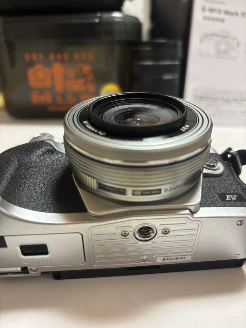 OLYMPUS E-M10 Mark IV 本体 + レンズ