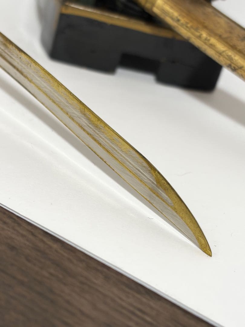 模造刀 短刀 金装飾 下げ緒付き 刀掛け付き 10cm幅×38cm高