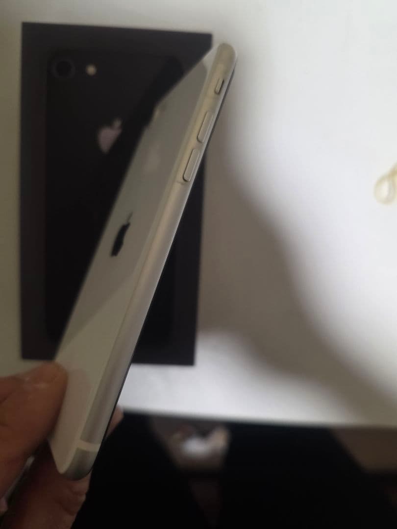 超美品　Apple iPhone SE (第2世代) ホワイト　64GB