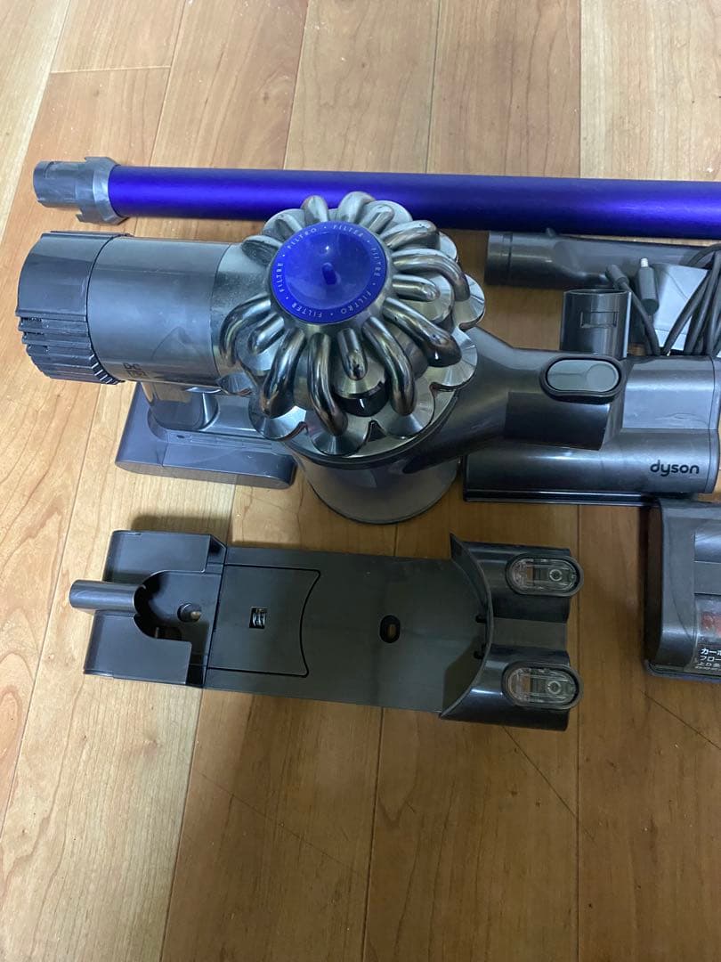 dyson ダイソンDC62コードレスクリーナー　V6モーター