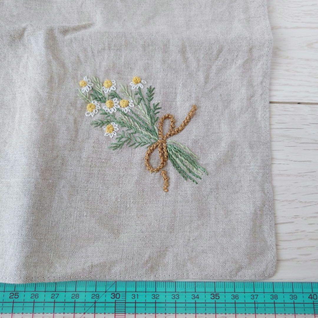 手刺繍入り　リネンクロス/リネンハンカチ【ミモザブーケ】