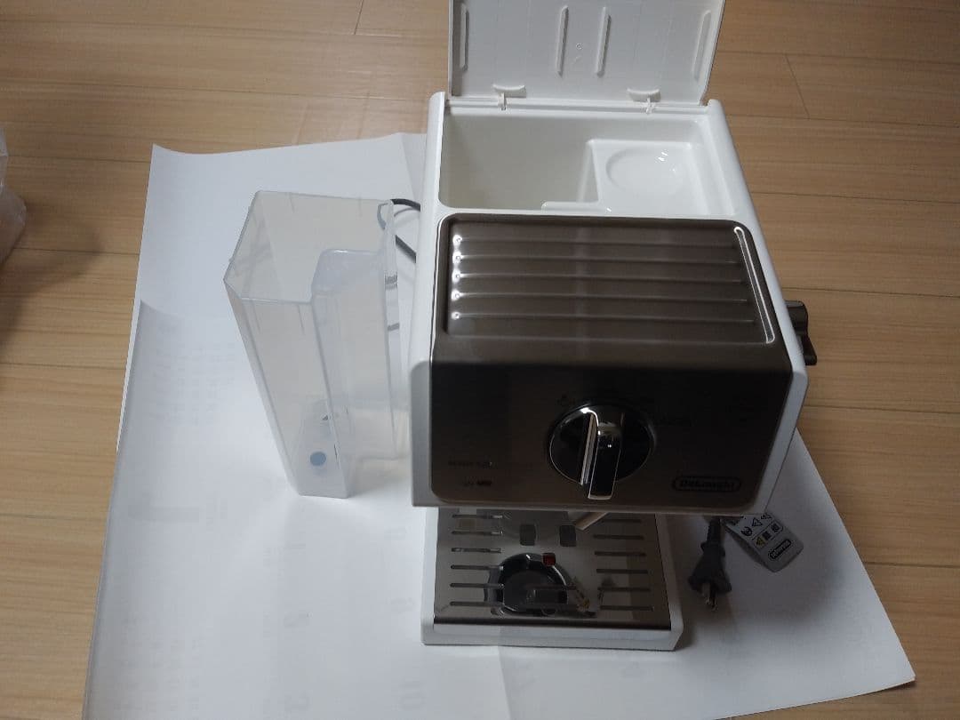 デロンギ エスプレッソマシン ECP3220J-W【新品未使用】