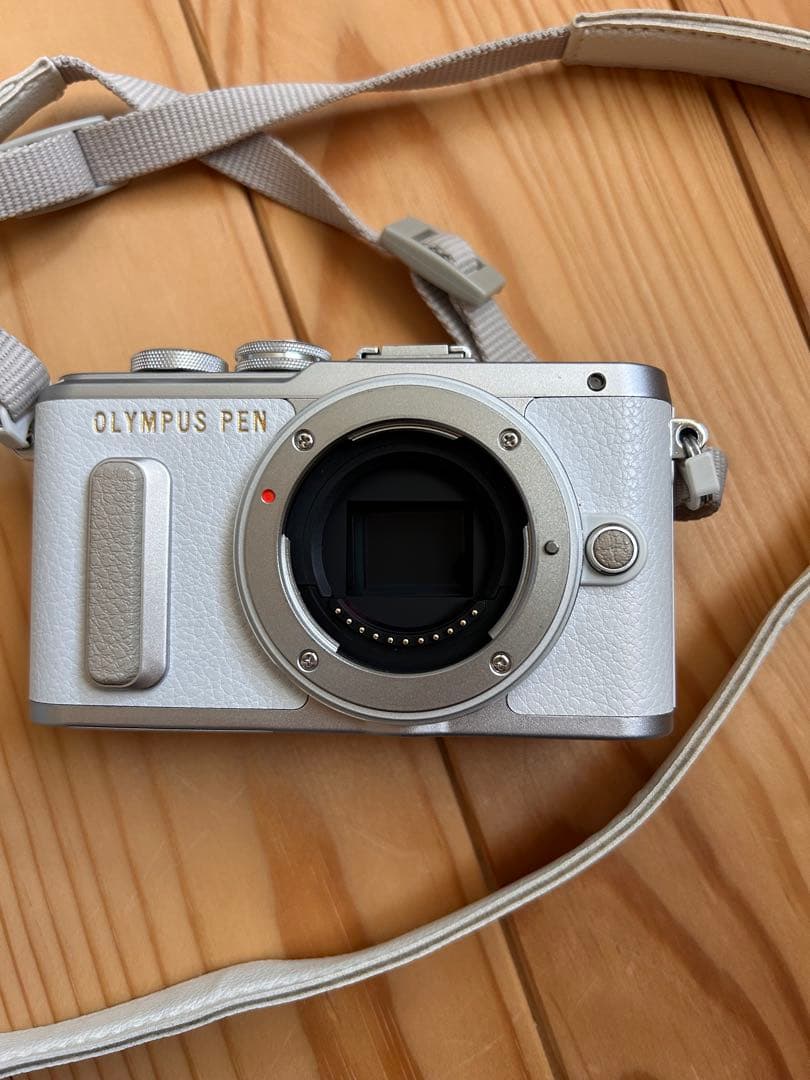 OLYMPUS PEN E-PL8 使用回数2回　ホワイト