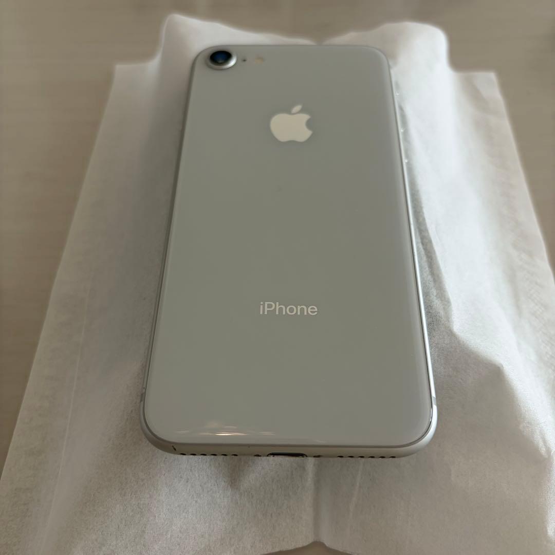 美品✨iPhone8 シルバー 64GB simロックあり