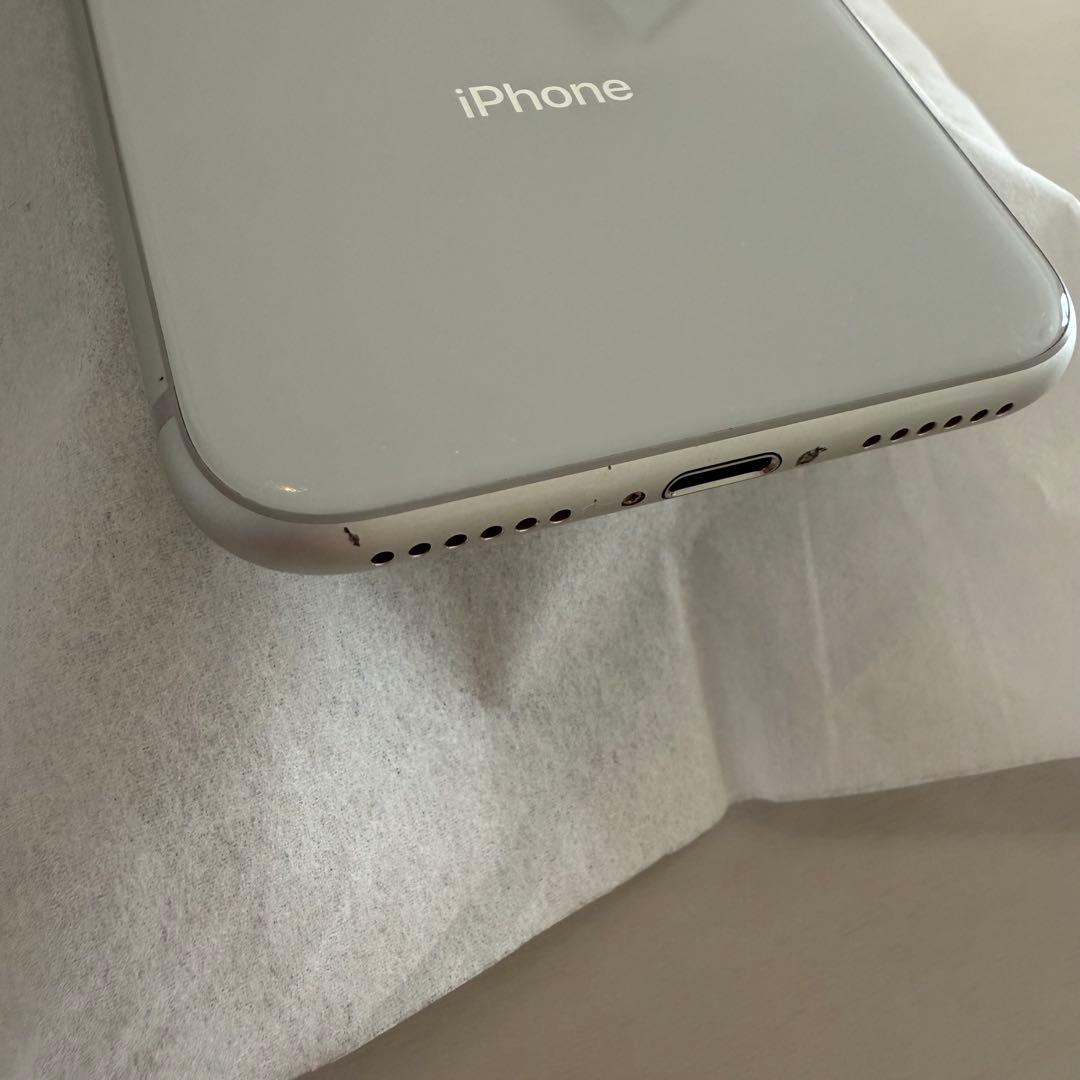 美品✨iPhone8 シルバー 64GB simロックあり
