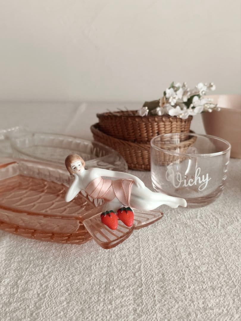 * vintage figure ❀ 物想いにふける カワイイ お嬢さん