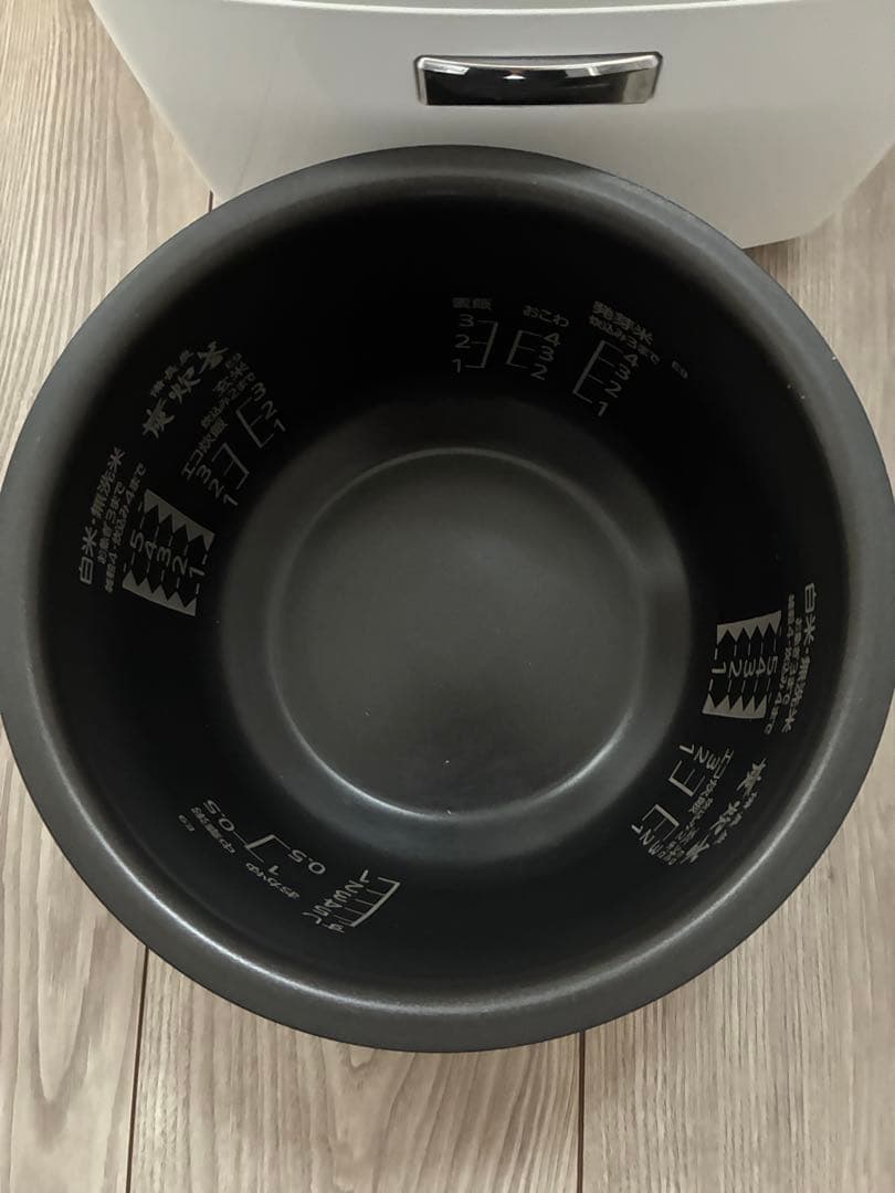 三菱電機IH炊飯器　5.5合　炭炊釜　ピュアホワイトNJ-VEA10-W