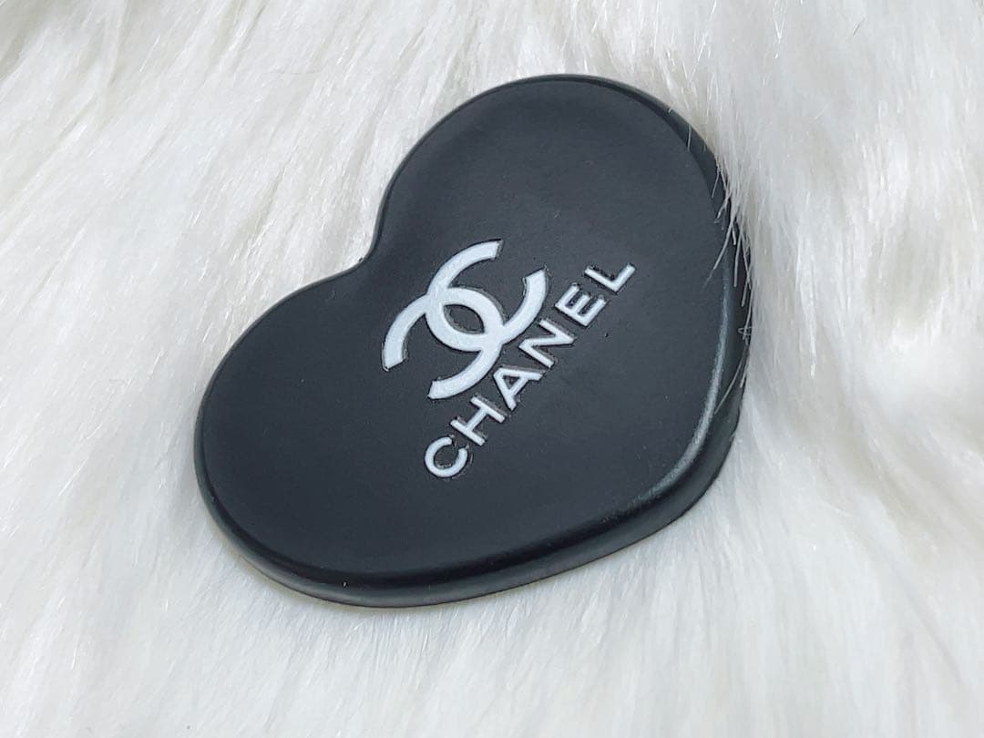CHANEL ハート型ミラー ブラック