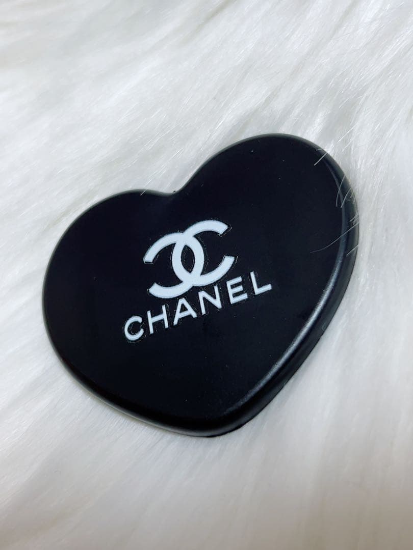 CHANEL ハート型ミラー ブラック