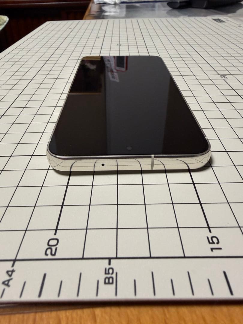 【美品端末】Samsung Galaxy S23 256GB au版　クリーム