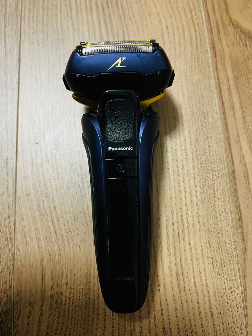 美品 Panasonic メンズシェーバー ES-CLV7E 髭剃り メンズ