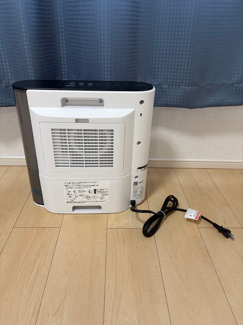 送料無料　シャープ 加湿セラミックファンヒーター HX-RK12-W 新品未使用