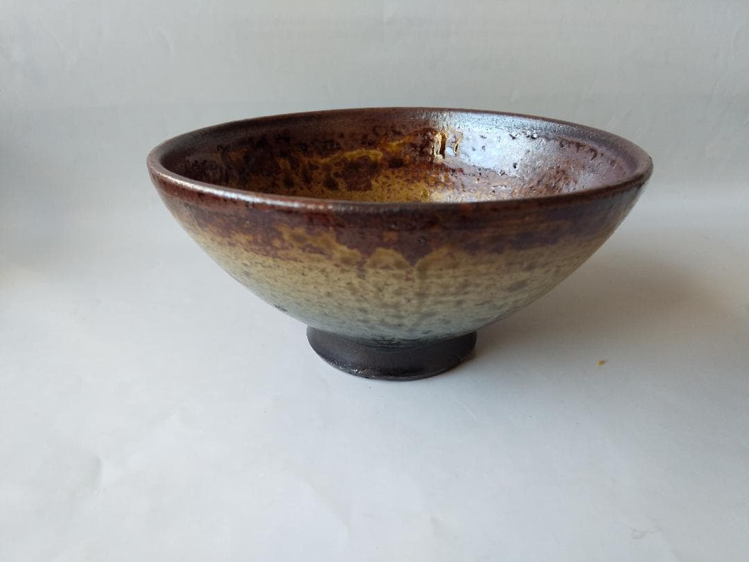 加藤陽司 作 伊羅保 茶碗 共箱 茶道具 茶器 抹茶碗 新品 未使用品 です。