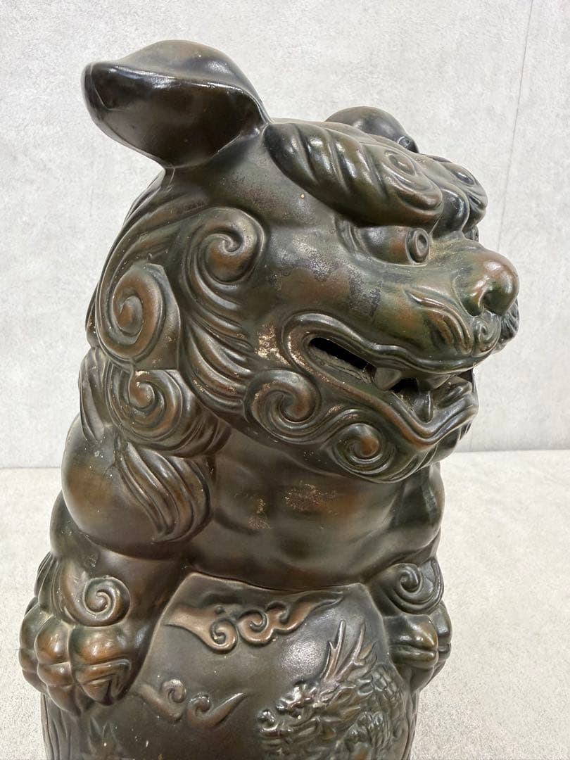 玉乗り 獅子 樹脂 金 縁起物 招福 魔除け 守神 インテリア　ゴールド