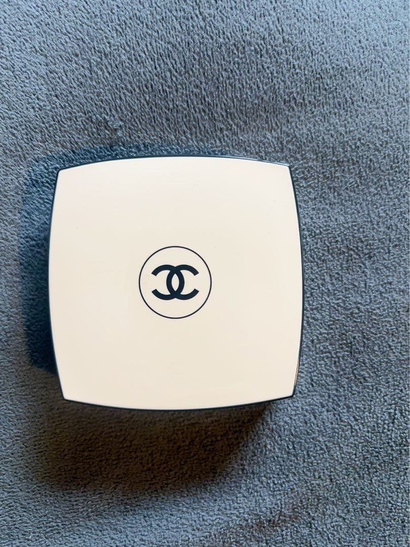 新品シャネル レベージュパレットルガール　アイシャドウ　CHANEL ゴールデン