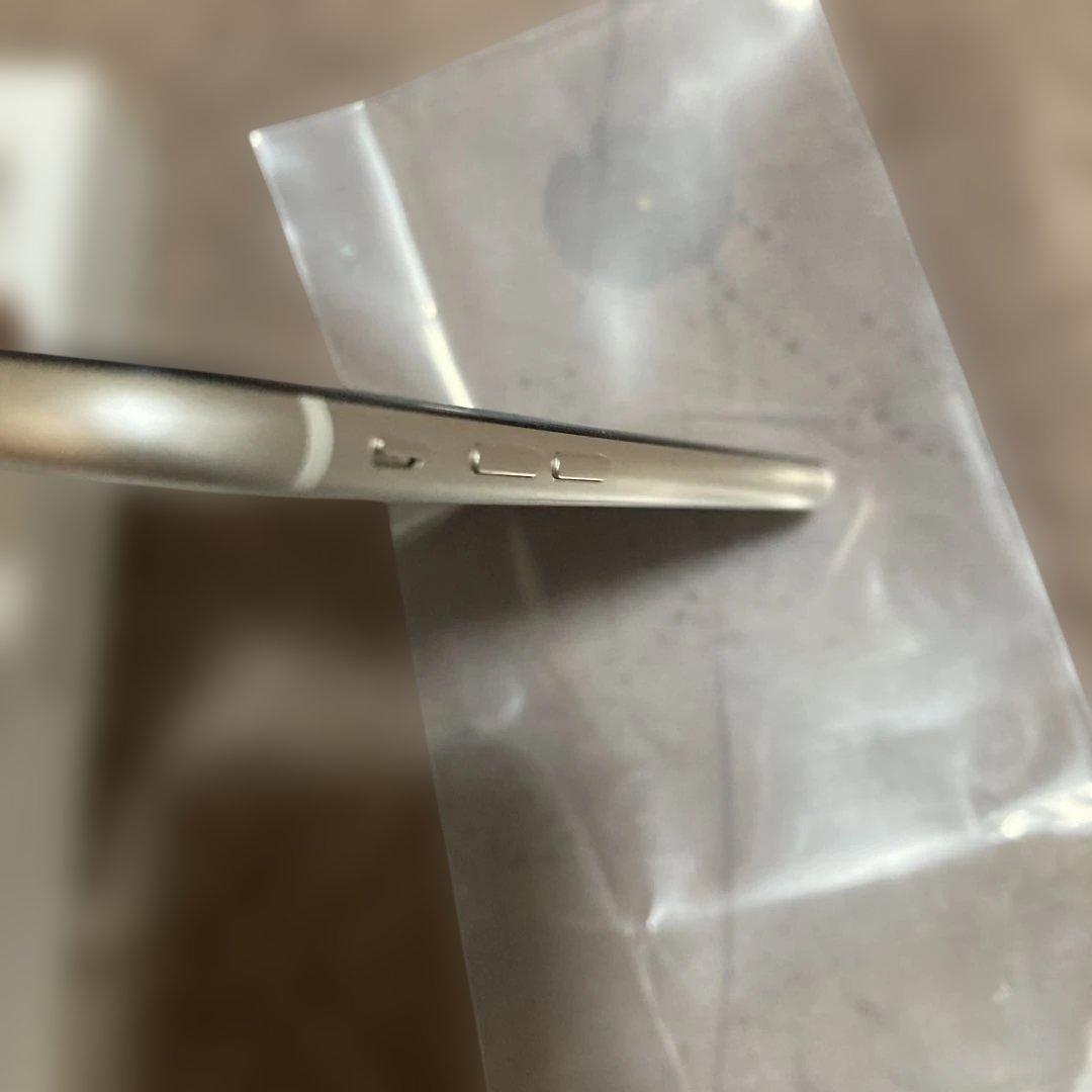 iPhone SE 128GB第三世代SIMフリー正規品100%バッテリー美品