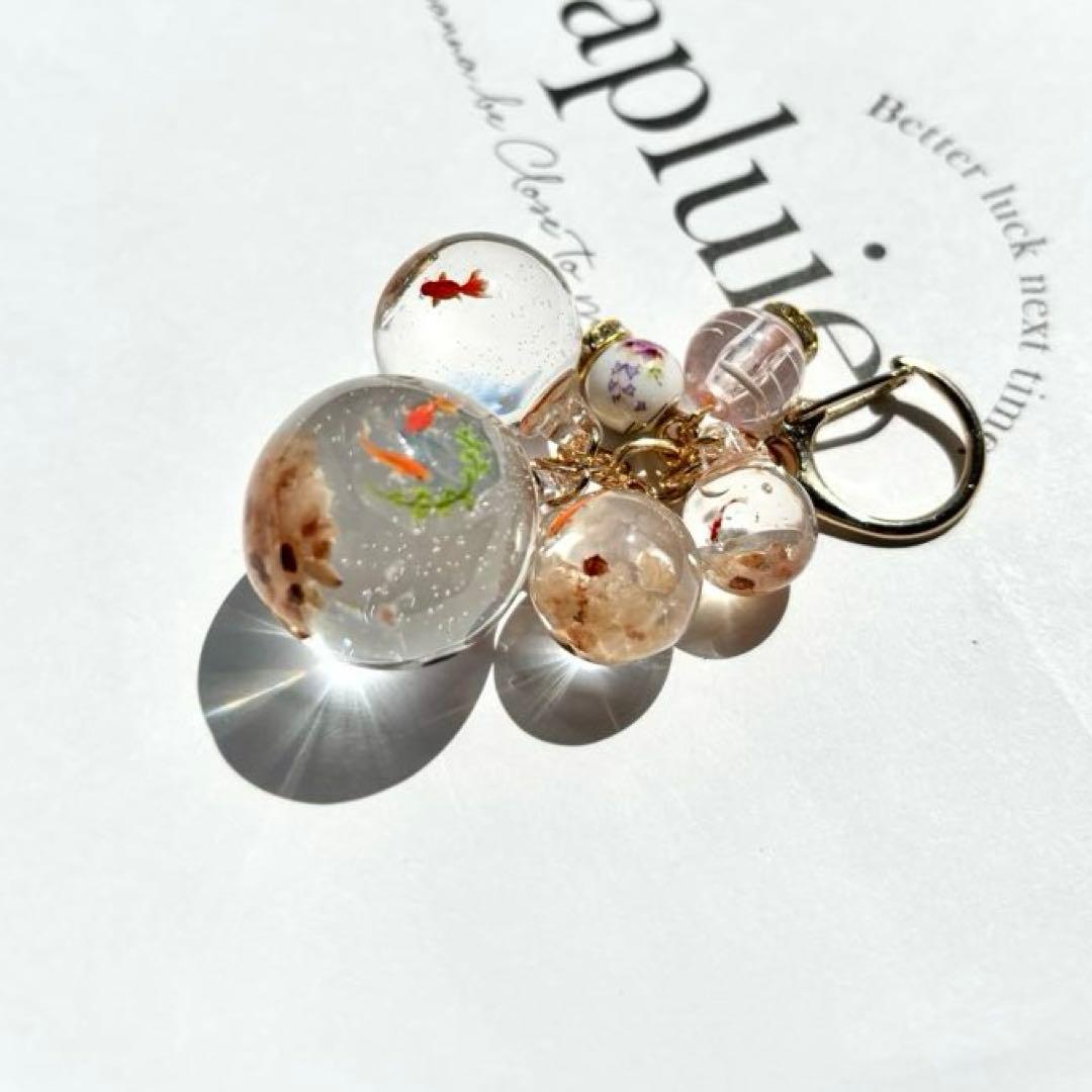 レジンキーホルダー　金魚玉　アクアリウム