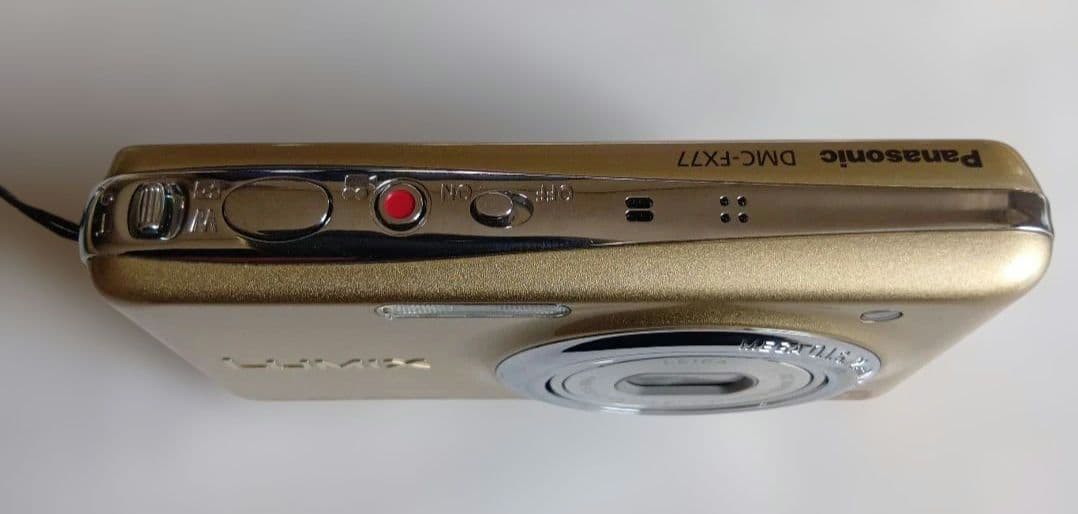 Panasonic LUMIXコンパクトデジタルカメラ FX77