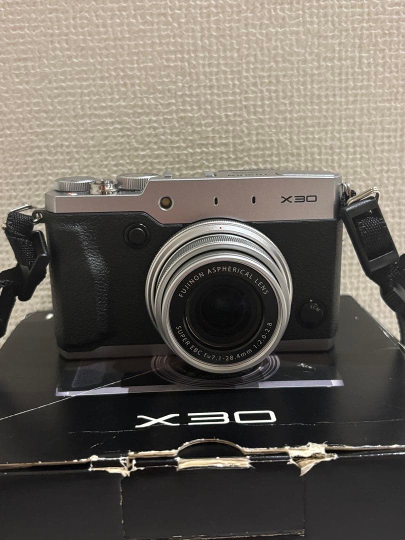 や*ぎ様 【超良品】Fujifilm X30 SDカード／リーダー・ストラップ付