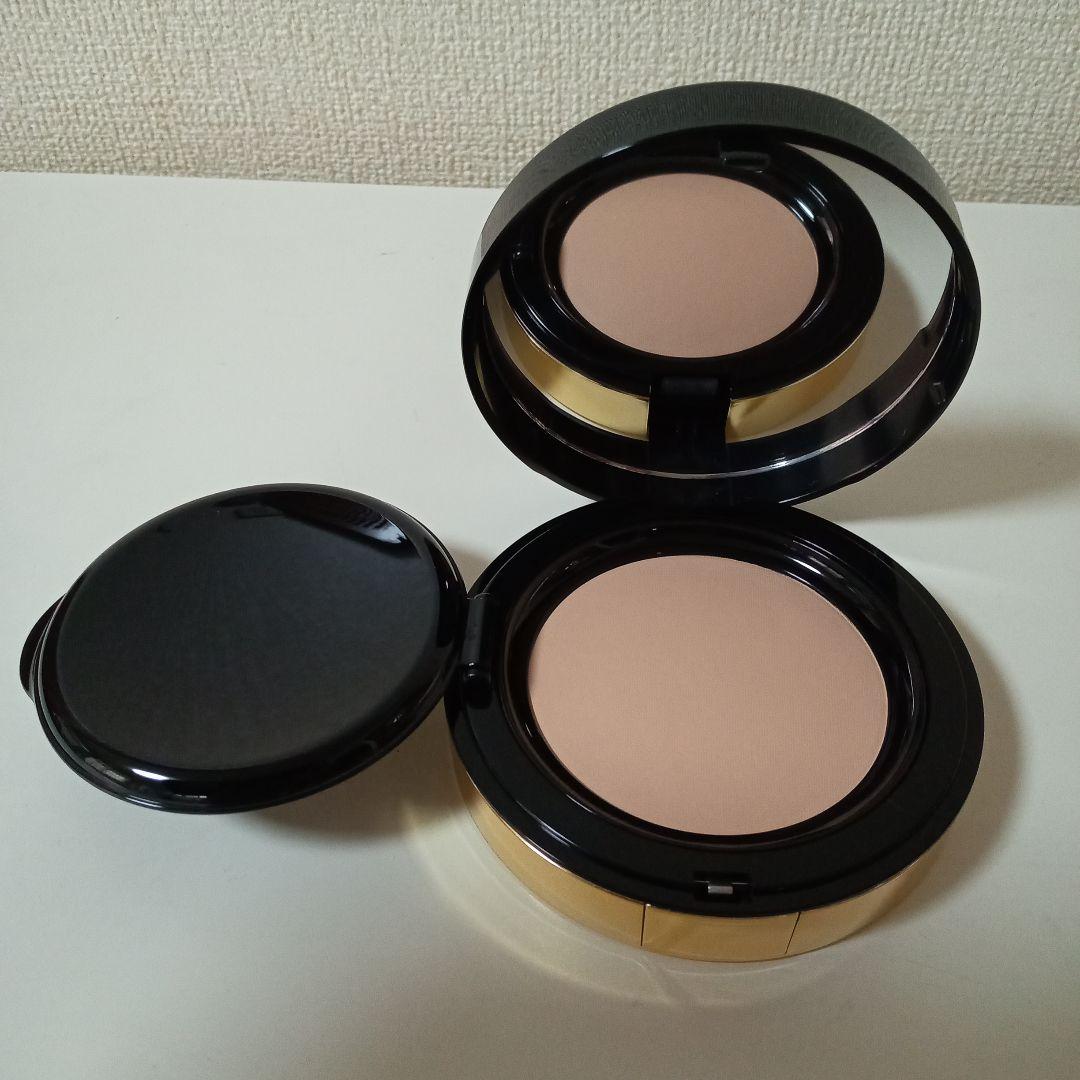 Yves Saint Laurent アンクルドポーコンパクト B30